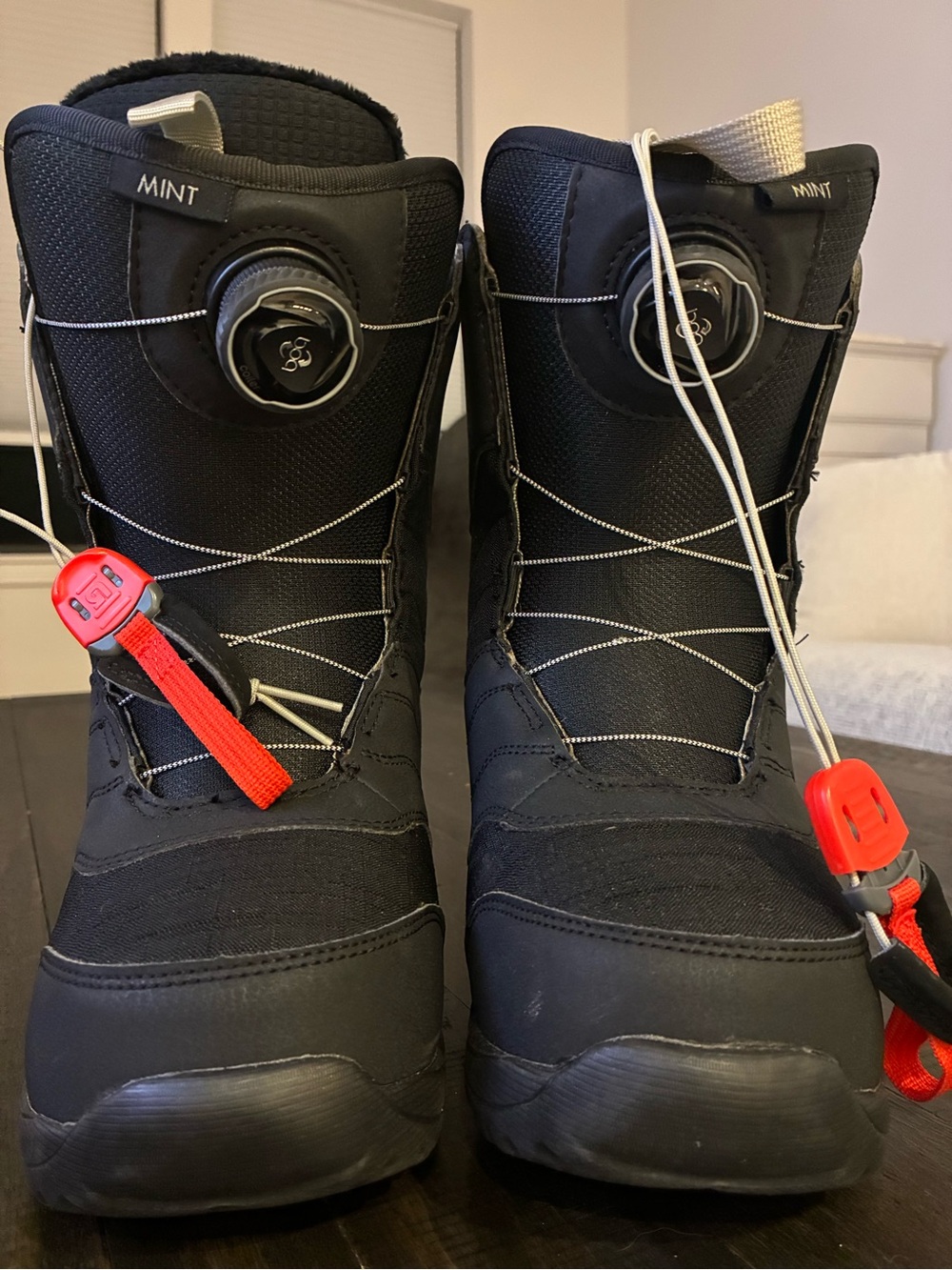 Burton Women's Mint Boa Snowboard Boots in Black and Silver